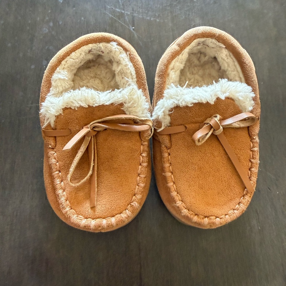 Semary Baby Size 6 Faux Suede Fleece Lined Slippers